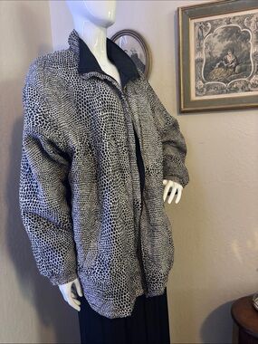 Casual Corner Black & White Pebble Print Puffer Jacket